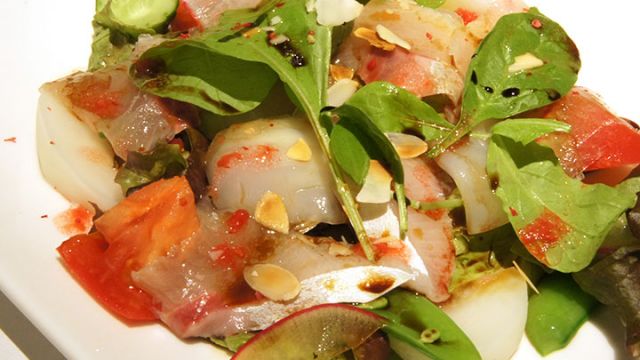 明石産鮮魚のカルパッチョ サラダ仕立て