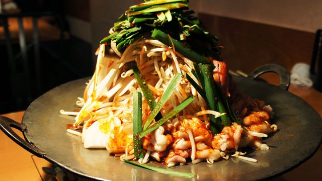 素材からこだわった鉄板鍋