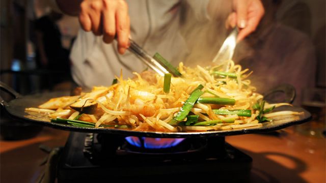 素材からこだわった鉄板鍋