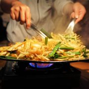 素材からこだわった鉄板鍋