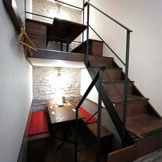 テーブル 地下 中2階